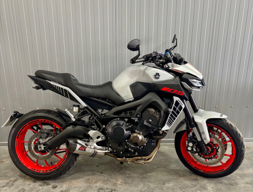 YAMAHA MT-09