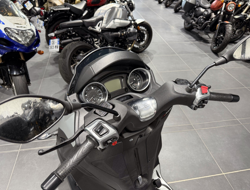 PIAGGIO MP3 300 HPE ABS ASR / Garantie 