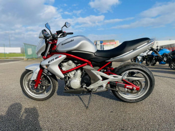 KAWASAKI ER-6