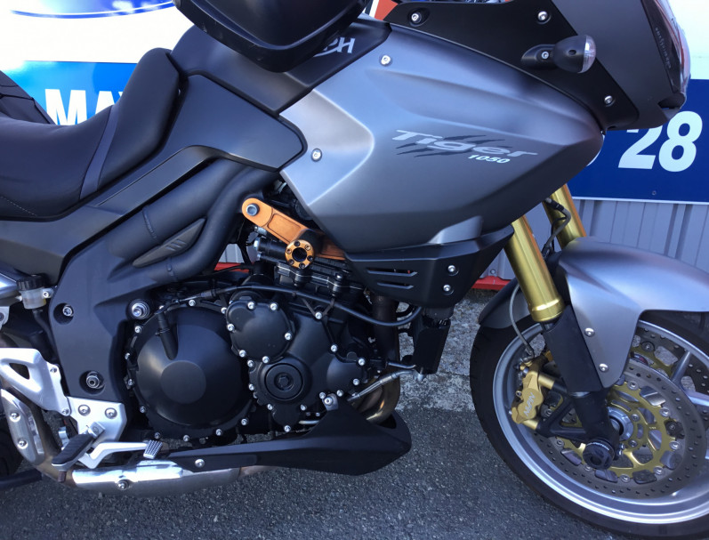 TRIUMPH TIGER 1050 ABS