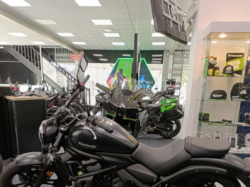 KAWASAKI VULCAN 650 S NEUF OKMS A SAISIR ..COULEUR 24