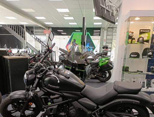KAWASAKI VULCAN 650 S NEUF OKMS A SAISIR ..COULEUR 24