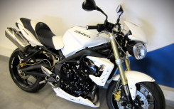 TRIUMPH STREET TRIPLE 675