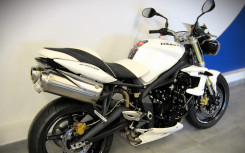 TRIUMPH STREET TRIPLE 675