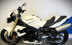 TRIUMPH STREET TRIPLE 675