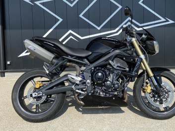 TRIUMPH STREET TRIPLE 675