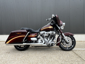 HARLEY-DAVIDSON TOURING STREET GLIDE 1800 CVO