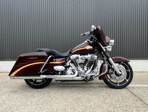 HARLEY-DAVIDSON TOURING STREET GLIDE 1800 CVO