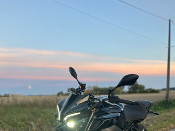 YAMAHA MT-10