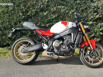 YAMAHA XSR 900