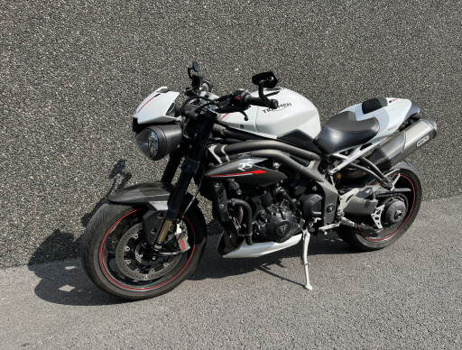 TRIUMPH SPEED TRIPLE 1050 RS