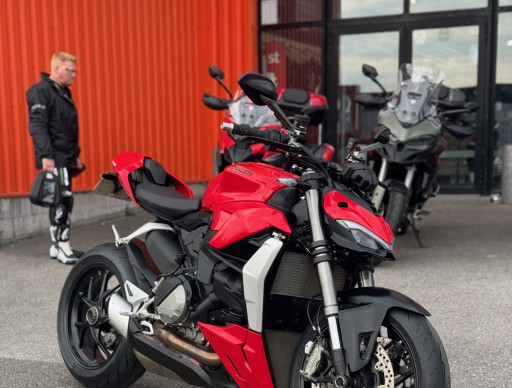 DUCATI STREETFIGHTER V2