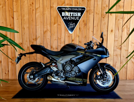 TRIUMPH 	DAYTONA 660