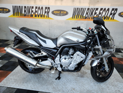YAMAHA FZS FAZER 1000 ACCIDENTEE pour GARAGE ou EXPORT (REF 63075)