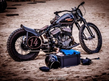 HARLEY-DAVIDSON FLAT HEAD 750