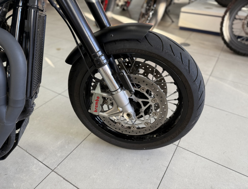 TRIUMPH THRUXTON 1200 R