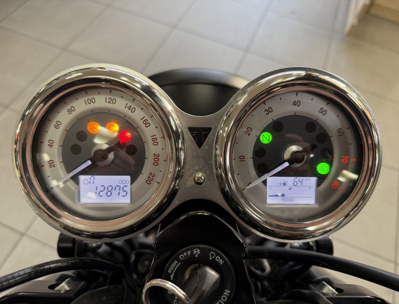 TRIUMPH THRUXTON 1200 R