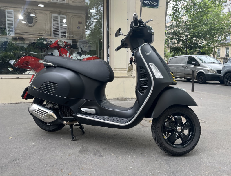 VESPA GTS 125 SUPERTECH NOIR MAT - 1ER MAIN