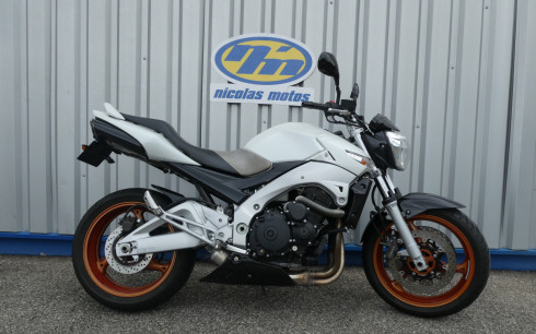 SUZUKI GSR 600