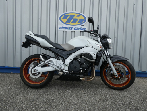 SUZUKI GSR 600