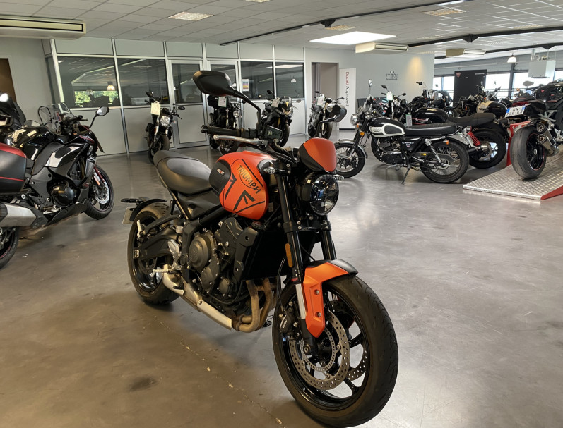 TRIUMPH TRIDENT 660