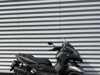 YAMAHA TRICITY 300