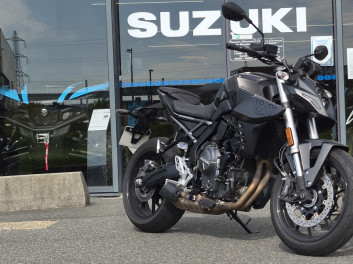 SUZUKI GSX-8S