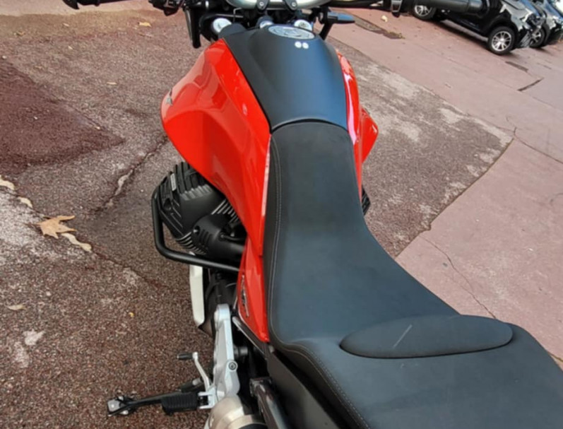 MOTO GUZZI V85 TT 850 ROSSO