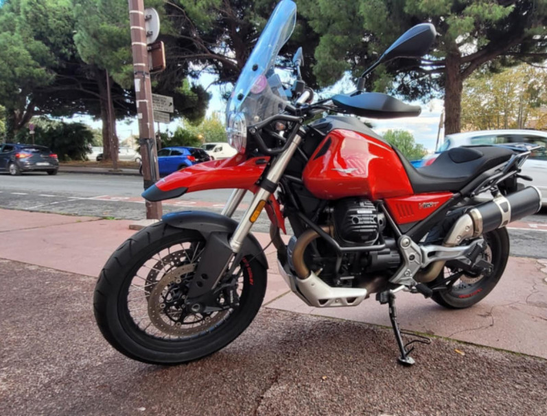 MOTO GUZZI V85 TT 850 ROSSO