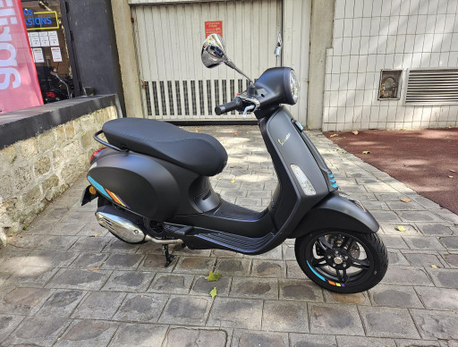 VESPA PRIMAVERA 125