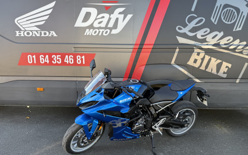 SUZUKI GSX-8R