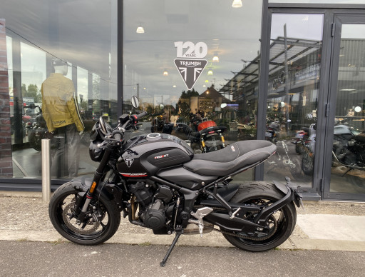 TRIUMPH TRIDENT 660