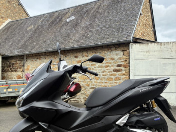 PCX 125 noir mat 398 km 06/25