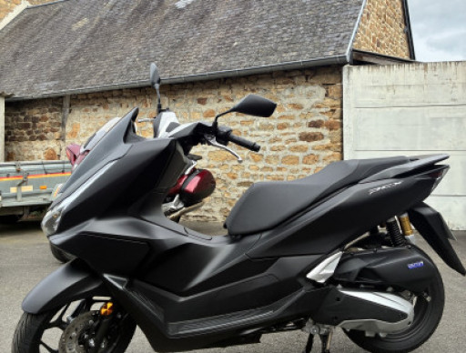 PCX 125 noir mat 398 km 06/25