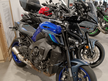 YAMAHA MT-10