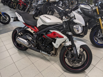 TRIUMPH STREET TRIPLE 675 R