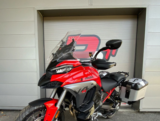 DUCATI MULTISTRADA V4 S adventure travel & radar
