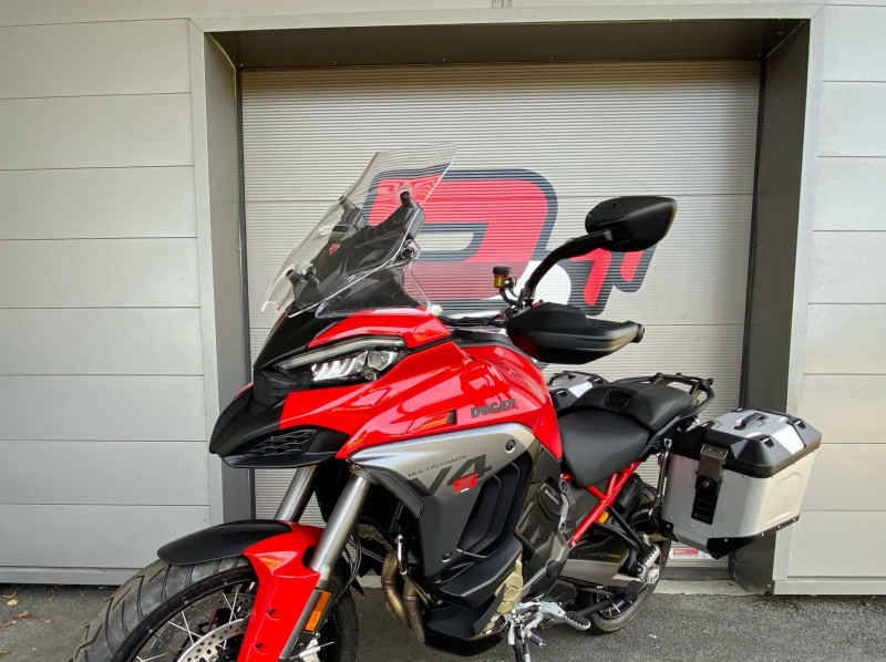 DUCATI MULTISTRADA V4 S adventure travel & radar