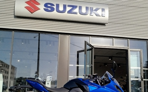 SUZUKI GSX-8R