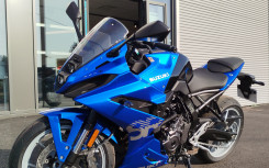 SUZUKI GSX-8R