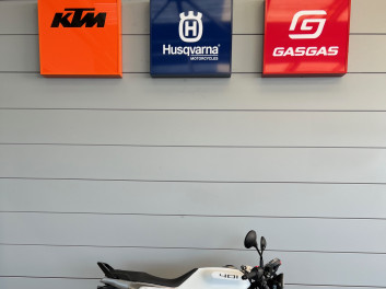 HUSQVARNA 401 VITPILEN 21km