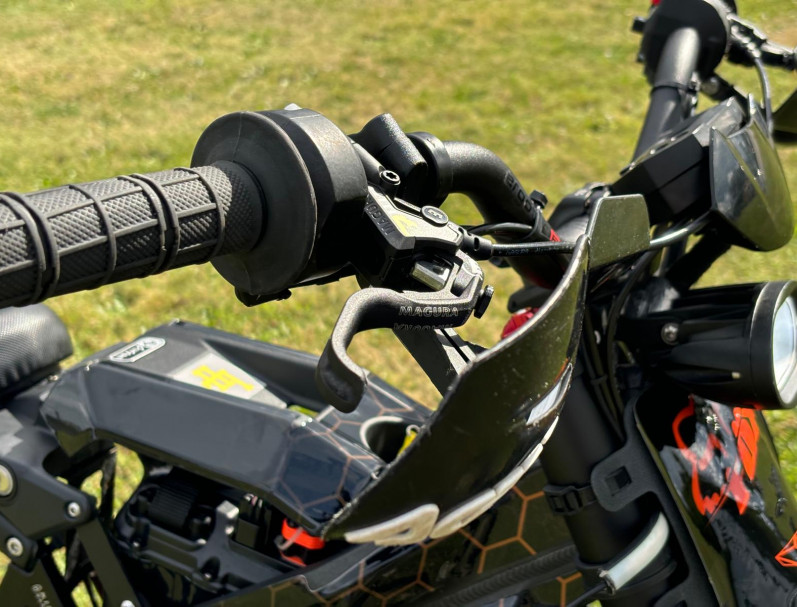 SUR-RON Light bee Homologué