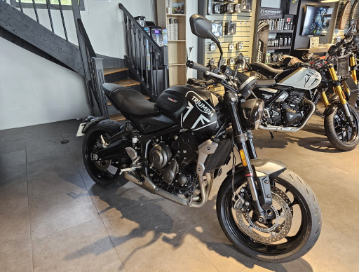 TRIUMPH TRIDENT 660