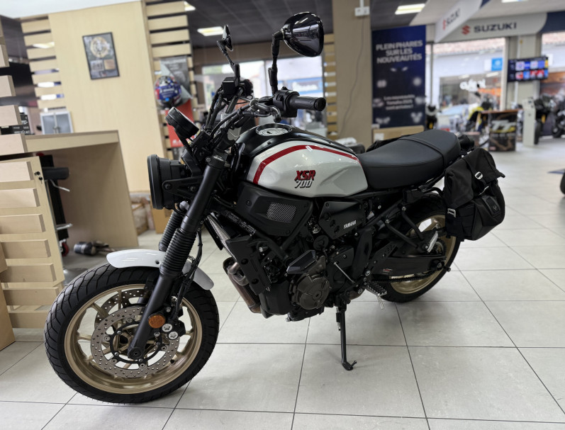 YAMAHA XSR 700 XTRIBUTE