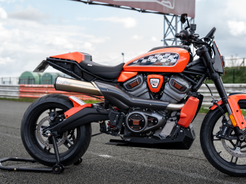HARLEY-DAVIDSON 1250 SUPER HOOLIGAN/ROADSTER PAN AMERICA