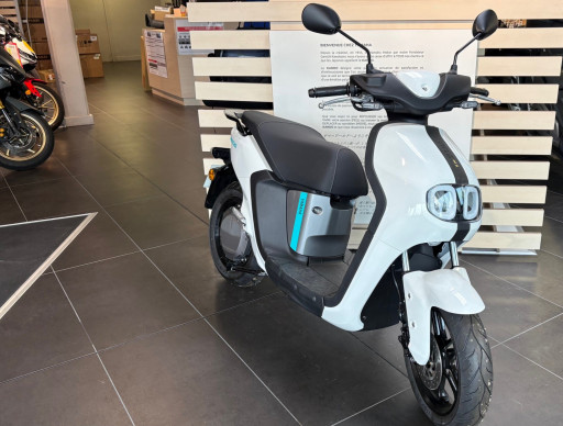 YAMAHA NEO