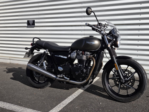 TRIUMPH STREET TWIN  900