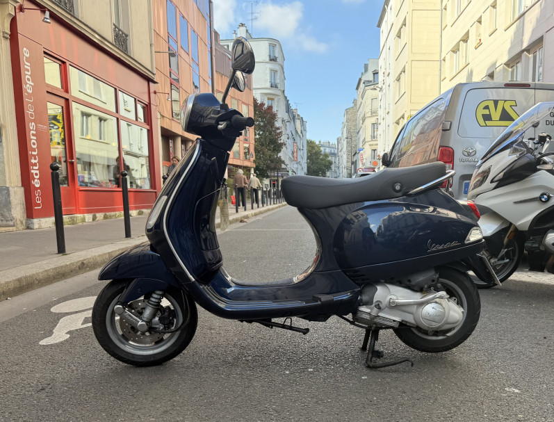 PIAGGIO LX 125 CC 4T GARANTIE 6 MOIS TRES BON ETAT BLEU BRILLANT CRIT