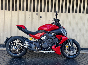 DUCATI DIAVEL V4