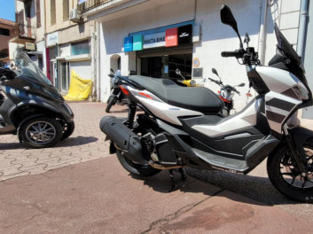 APRILIA SR GT 125